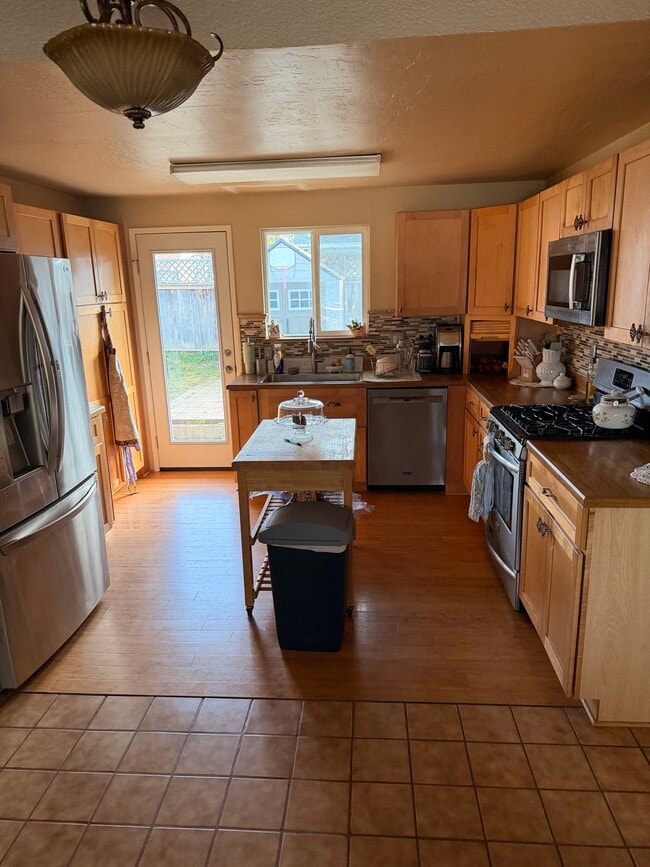 Building Photo - 416 Coral Cir