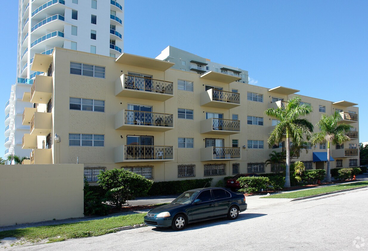 700 NE 23rd Street - 700 NE 23rd St