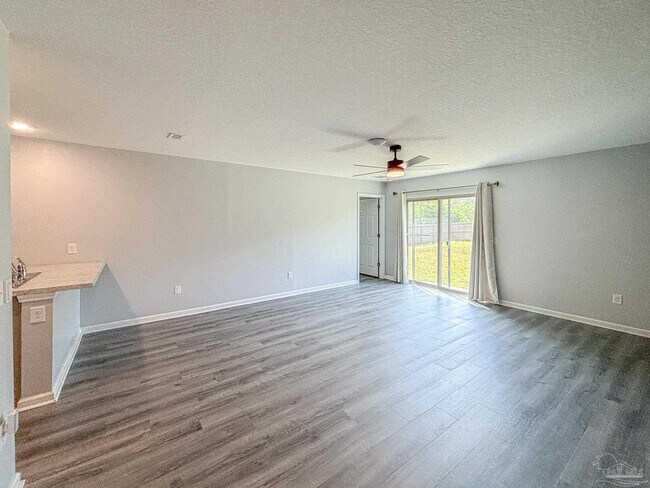 Foto del edificio - 8771 Schooner Ln