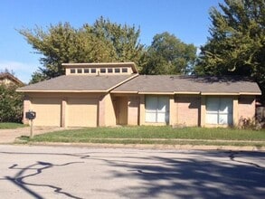 Building Photo - 2513 Richmond Dr