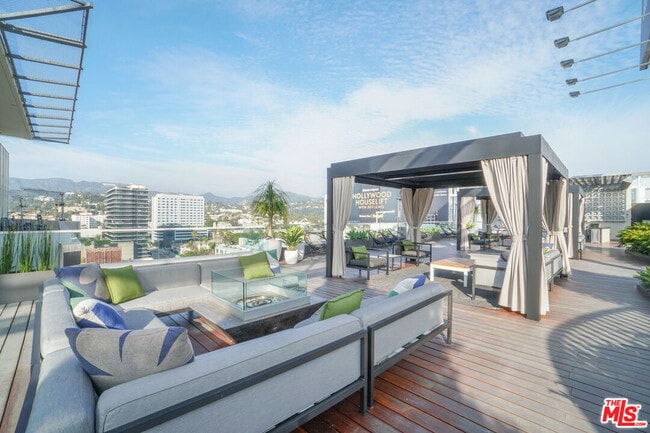 Building Photo - 6250 Hollywood Blvd