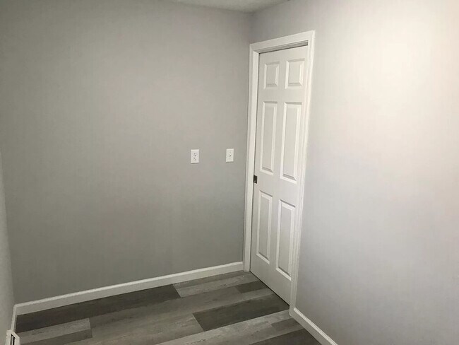 Foto del edificio - 1659 Newport 4-Plex