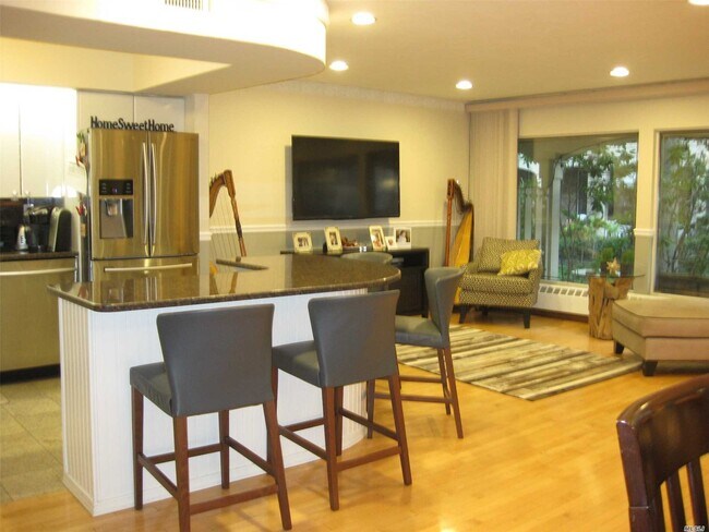 Foto del edificio - 13-14-14 Michael Ct