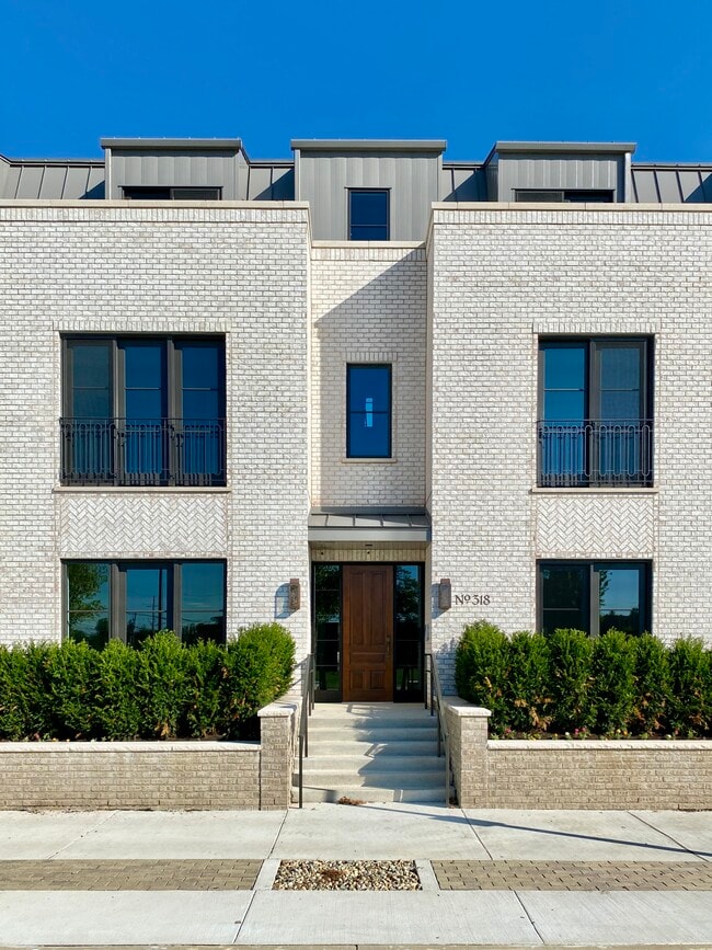 Ivy Row Jackson Entrances - The Delta