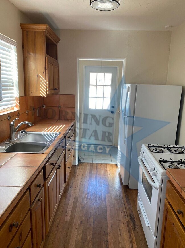 Foto del edificio - Updated 2 bedroom with refrigerated air!