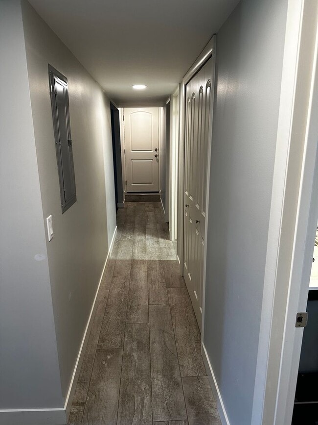 Building Photo - Beautifully Updated Two-Story Home in Sandy — Mountain Views & Big Backyard!