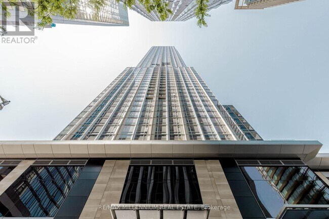Building Photo - 11-4111 Yorkville Ave