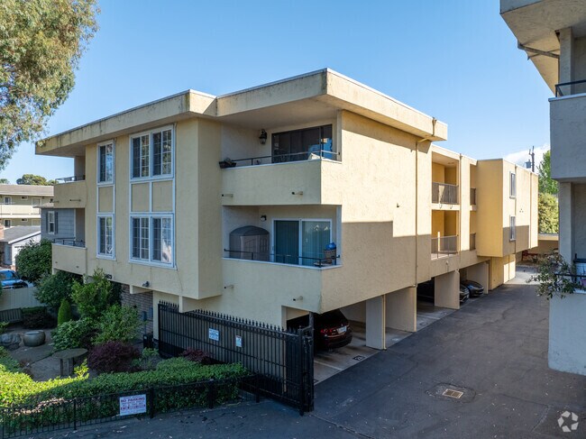 Building Photo - Camino Commons