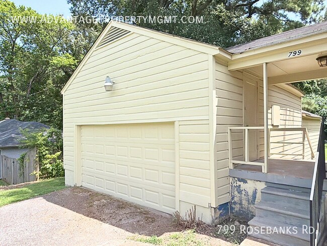 Foto del edificio - 799 Rosebanks Rd