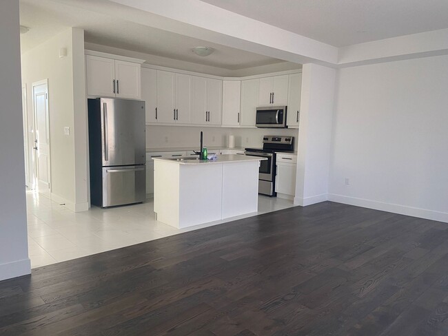 Building Photo - 969 Deveron Cres