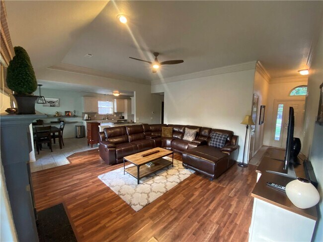 Foto del edificio - 2949 Bluegrass Pl