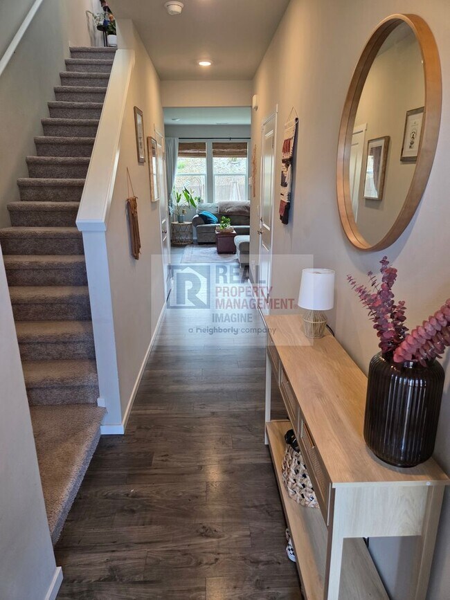 Foto del edificio - Check Out This Beautiful 4 Bedroom, 2.5 Bath Home!