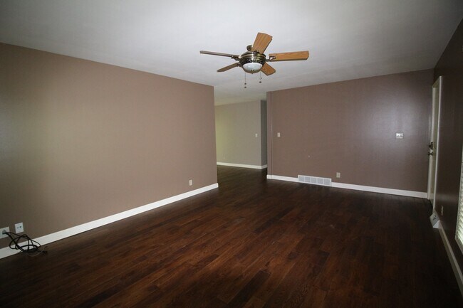 Foto del edificio - 133 Youngridge Dr