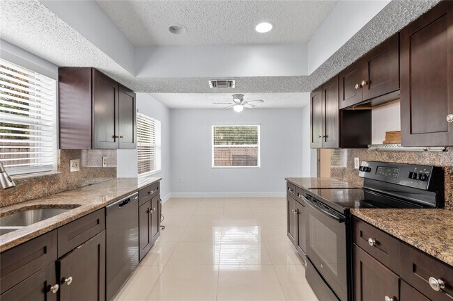 Foto del edificio - 842 SW 68th Ave