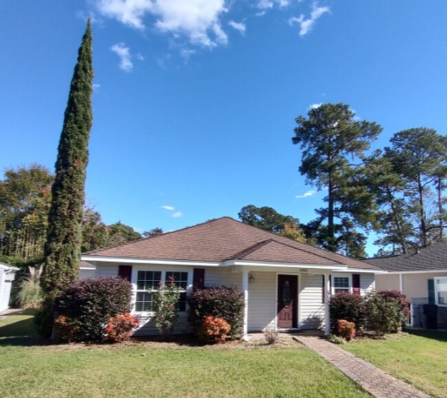 Foto del edificio - Charming 2 Bedroom/2 Bathroom with Sunroom...