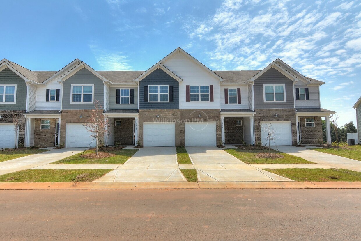 Primary Photo - Beautiful 3 Bedroom/2.5 Bath Townhome in C...