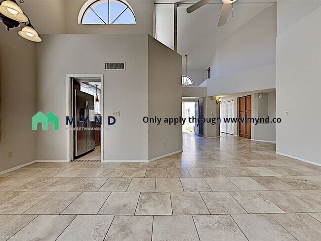 Building Photo - 2 br, 2 bath Townhome - 4052 E Sunnyside Dr