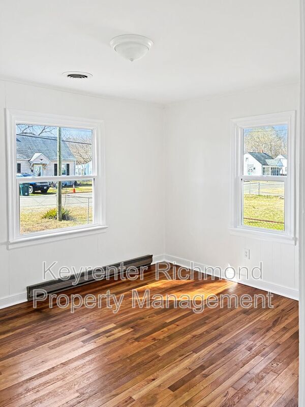 Building Photo - 518 E Read St