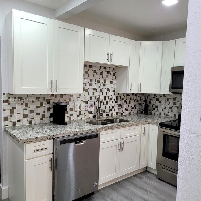 Foto del edificio - 1318 NW 42nd St