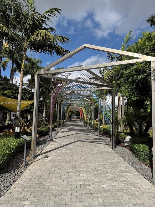 Foto del edificio - 5300 Paseo Blvd