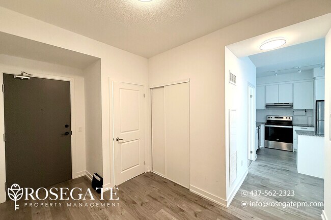 Building Photo - Newly Renovated 2-Bedroom + Den, 2-Bath Co...