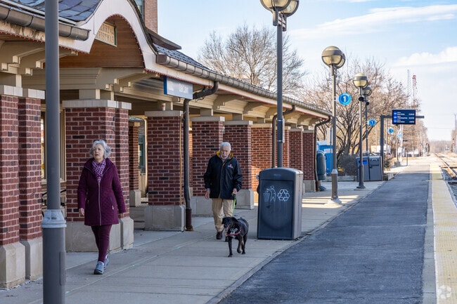 The Oak Lawn Metra stop is near a walking path downtown and a 911 memorial.