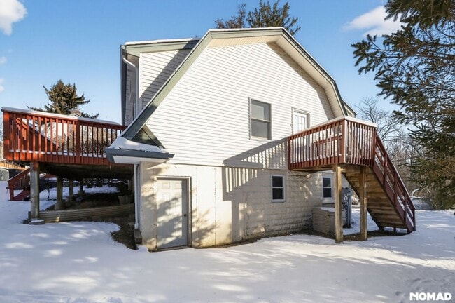 Building Photo - 23 Rosman Rd