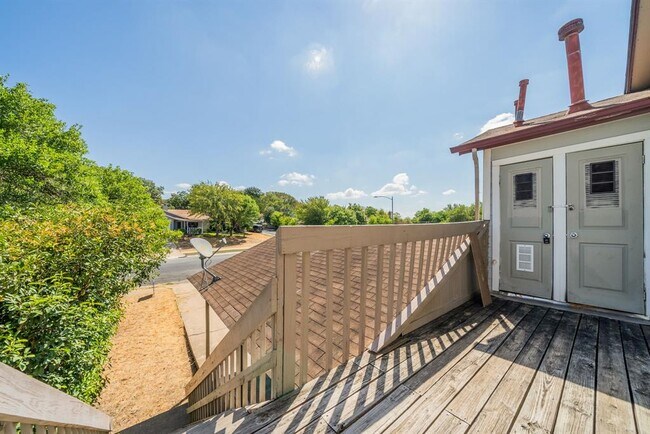 Foto del edificio - 5807 Spring Meadow Rd