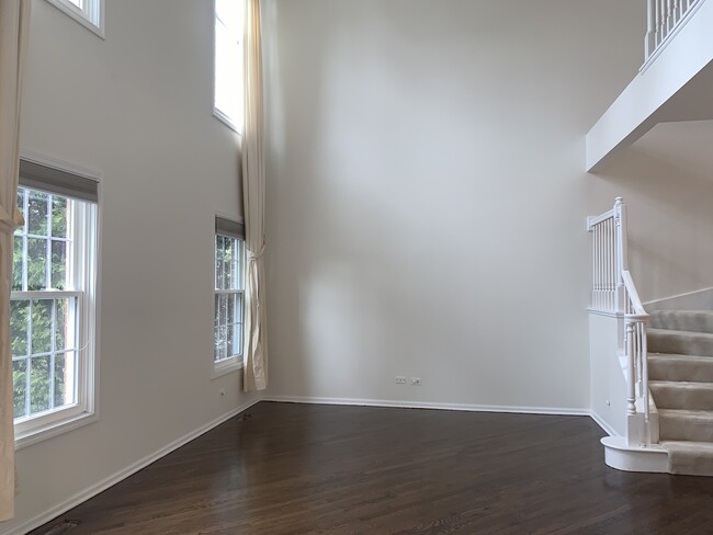 Building Photo - 409 Town Pl Cir