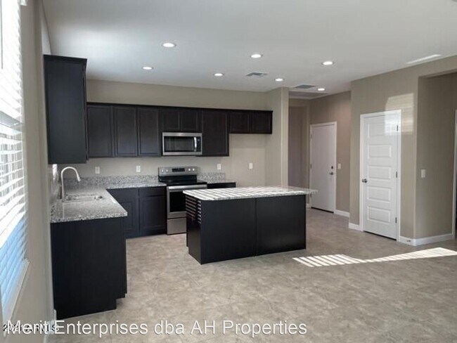 Foto del edificio - 4 br, 2 bath House - 18895 W MADISON ST