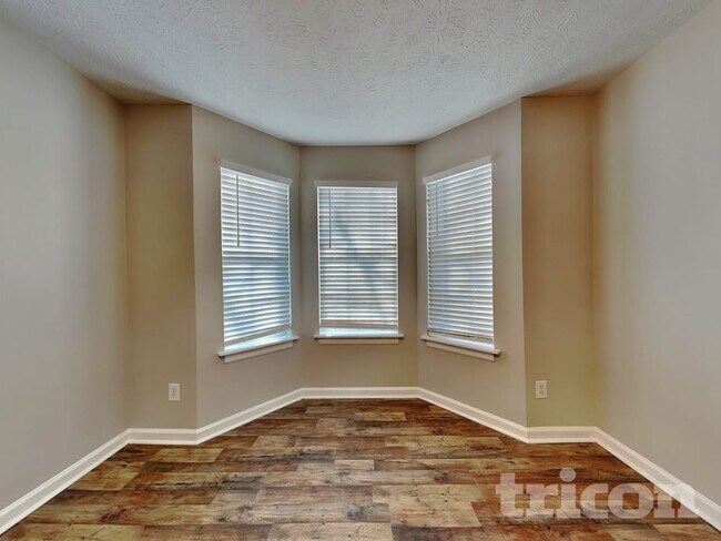 Foto del edificio - 270 Hayward Ln