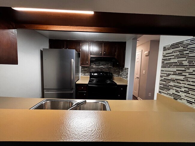 Building Photo - Updated 1 bed Apartment in Quiet Kettering Neighborhood - Schedule a tour now!