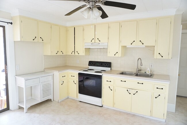 Building Photo - 76 4th Ave