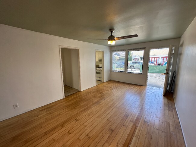 Foto del edificio - 2033 E 4th St