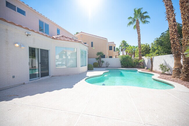 Foto del edificio - 8420 Bay Crest Dr