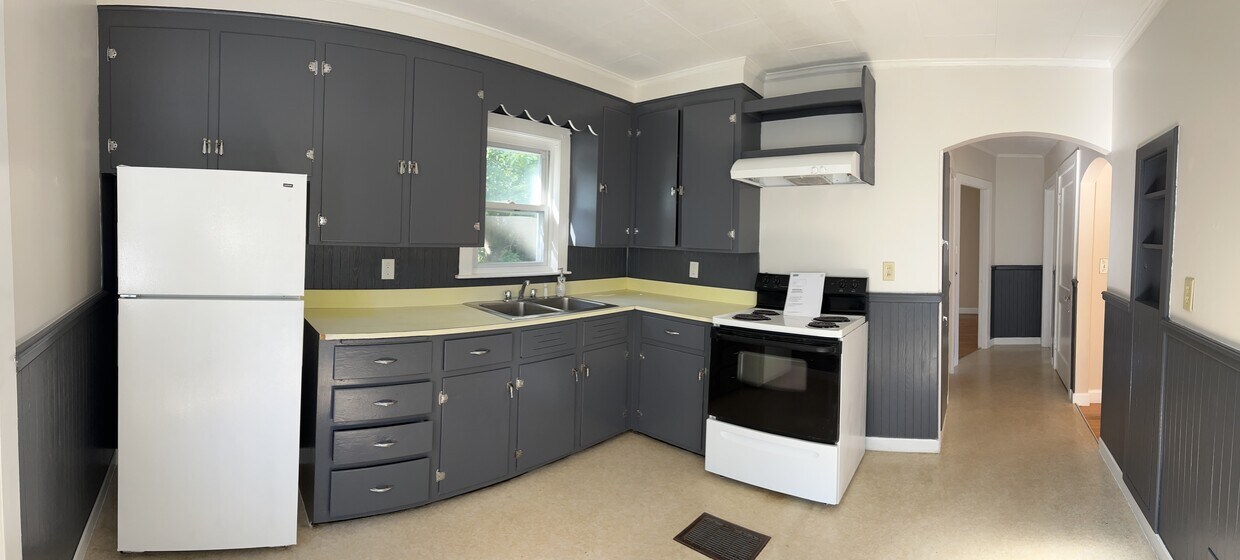 Eat in kitchen - 10 Walker Ave.