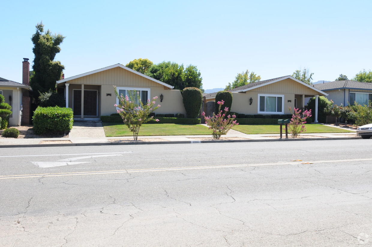 Primary Photo - 6556-6558 Crown Blvd