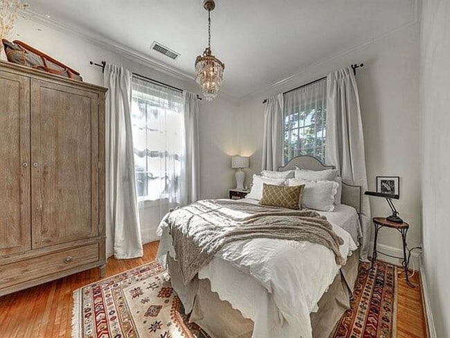 Building Photo - Beautifully Renovated 1bd/1ba Condo in Gre...