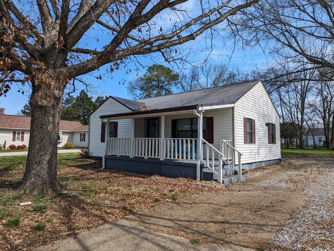 Foto del edificio - CUTE Renovated 2 Bedroom House