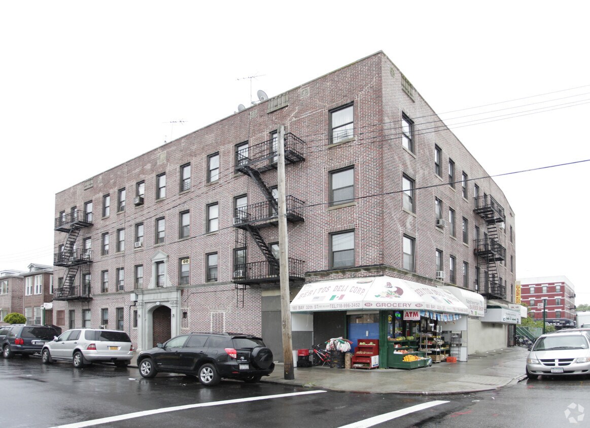 Primary Photo - 180 Bay 32nd St