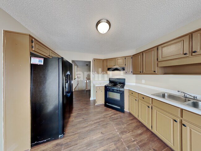 Building Photo - 753 Country Lake Ct