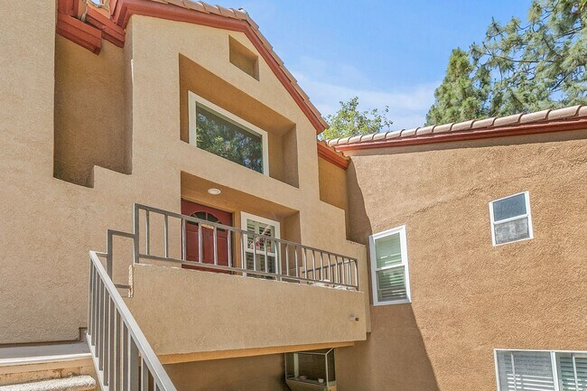 Foto del edificio - Beautiful 2 + Loft Home in the Gated Mount...