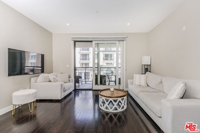 Building Photo - 376 Caruso Ave