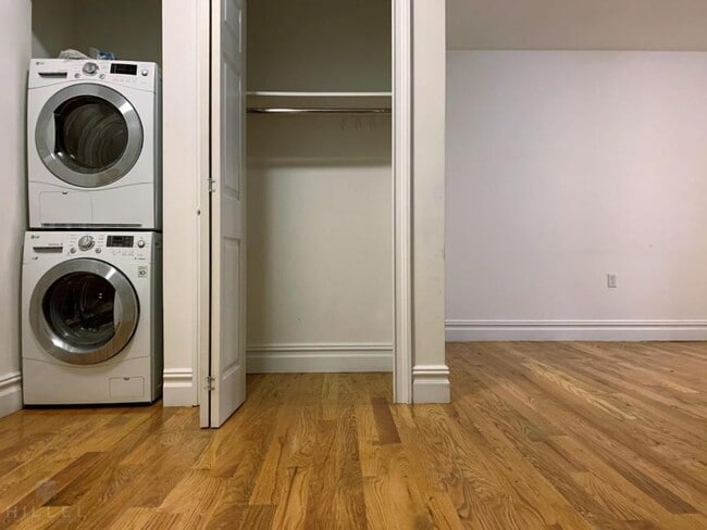 Foto del edificio - 2 bedroom in ASTORIA NY 11105