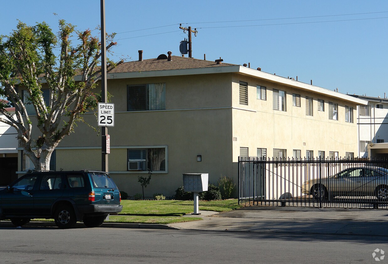 Building Photo - 12202 Peacock Ct