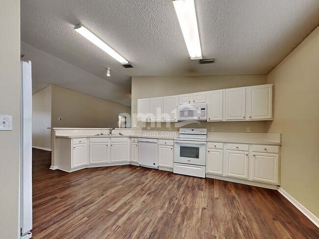 Building Photo - 6291 Ironside Dr N