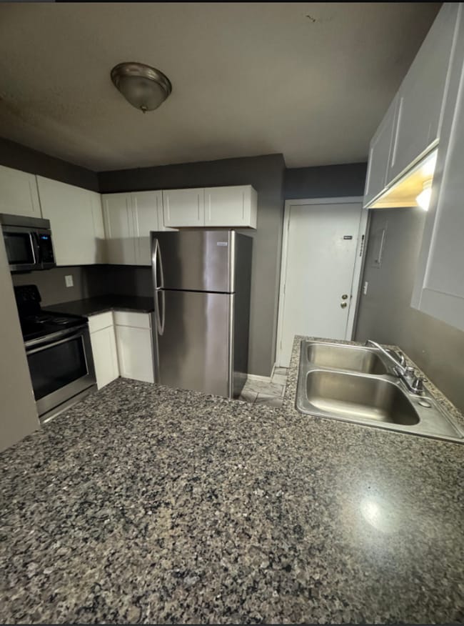 Interior Photo - spacious 1 bedroom