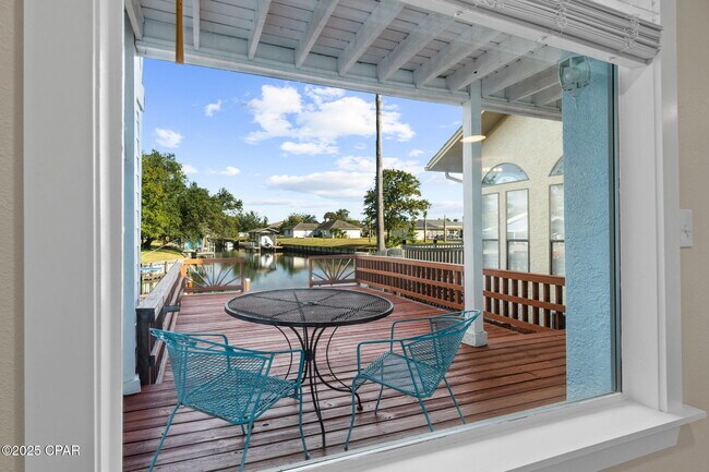 Foto del edificio - 1335 Capri Dr