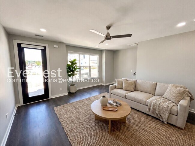 Foto del edificio - 613 Mason Ward Pl