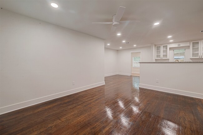 Foto del edificio - 5703 Belmark St